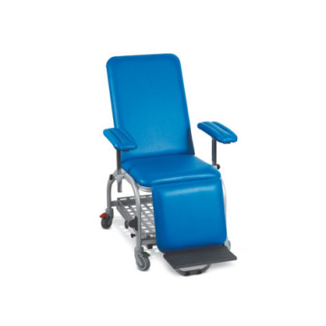 Poltrona per prelievo con ruote blu
