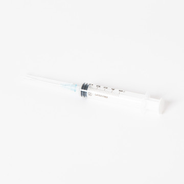 Siringhe Pic da 5 cc. con ago 23G Luer centrale - Conf.100 pz.