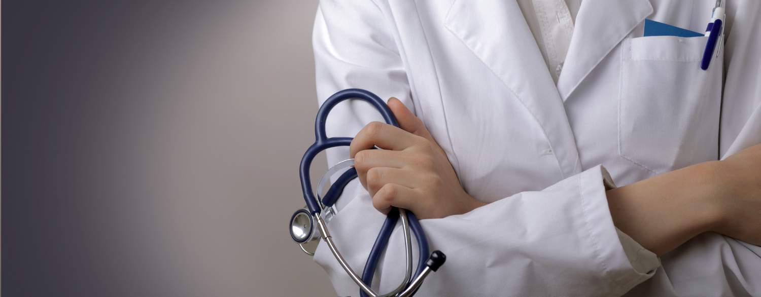 Abbigliamento sanitario: come scegliere divise medicali di qualità