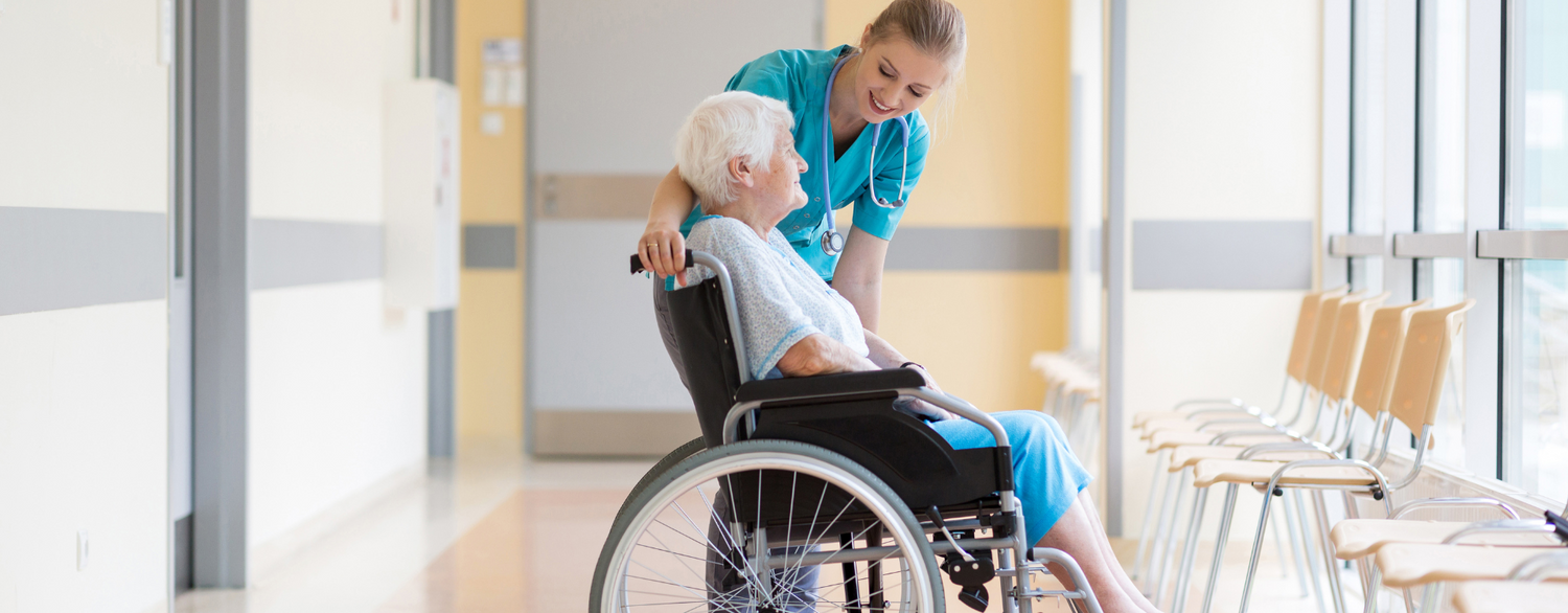 Ausili per anziani: quali sono e come sceglierli per migliorare la qualità di vita di anziani e caregiver