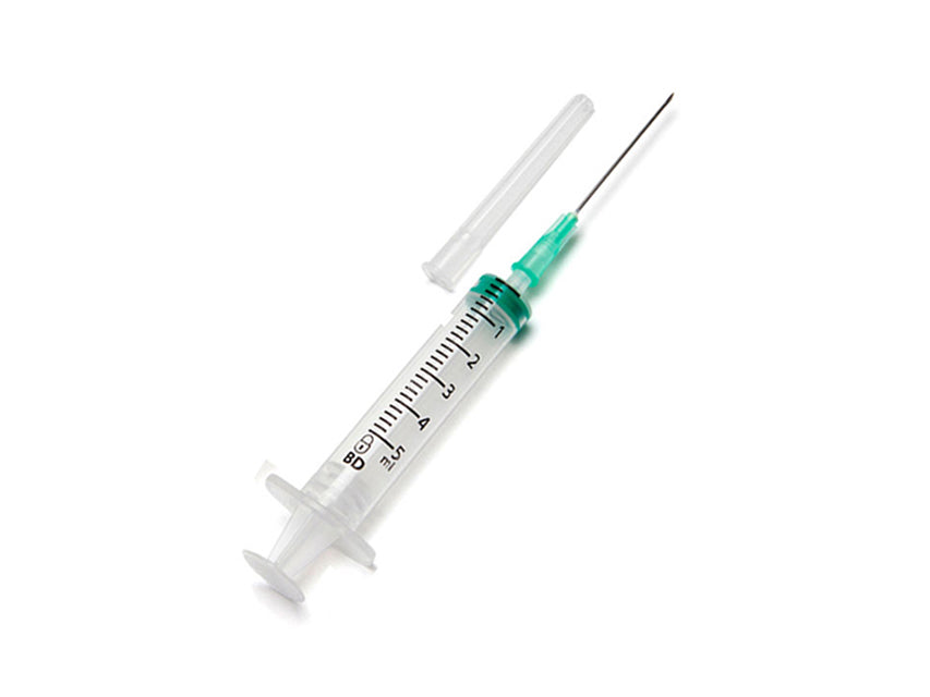 Siringhe BD Emerald con ago ipodermico posto a lato 21G - 5 ml Luer Slip centrale - Conf.100 pz.
