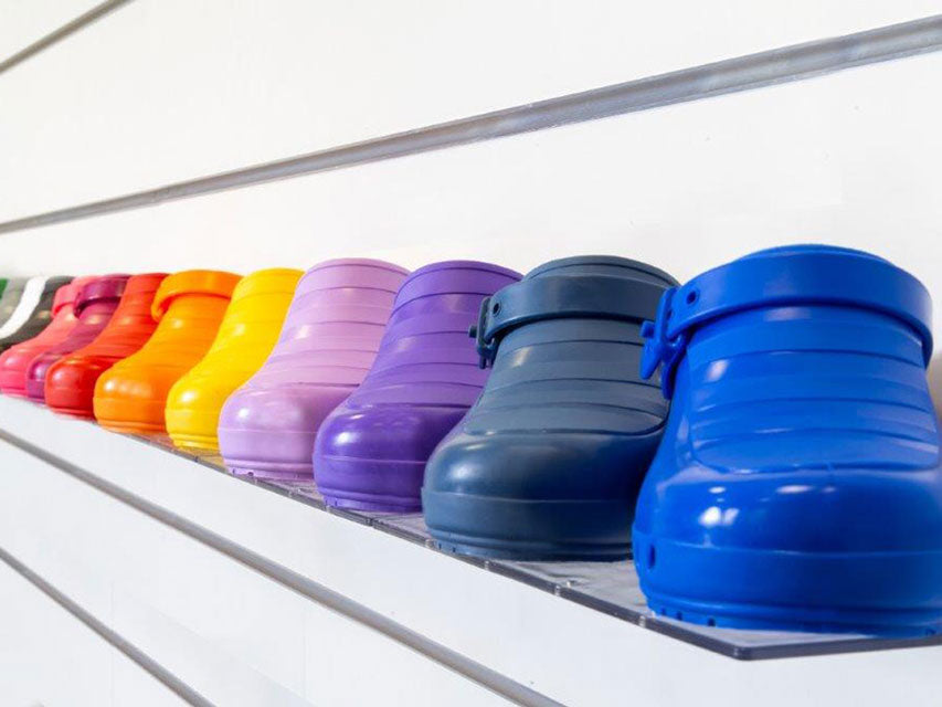Blaue Clogs - mit/ohne Löcher - mit Riemen - Farbe/Größe auf Anfrage - 1 Paar
