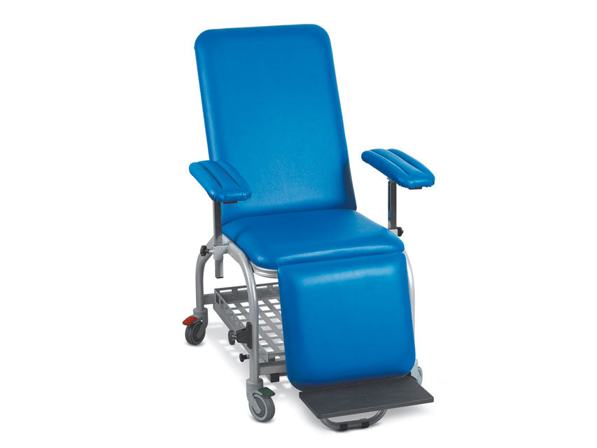 Poltrona per prelievo con ruote blu