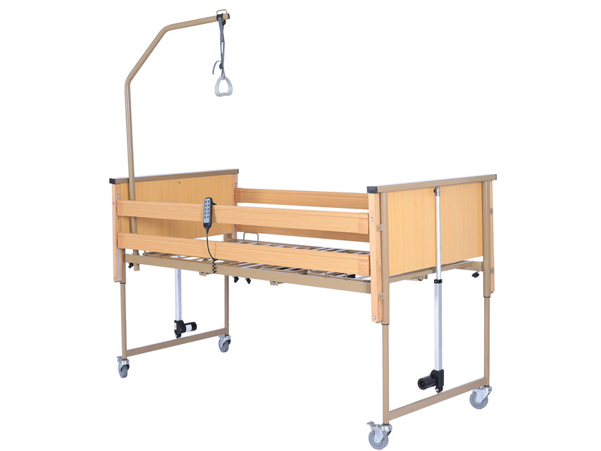 Letto degenza a 3 snodi elettrico
ad altezza variabile - su ruote