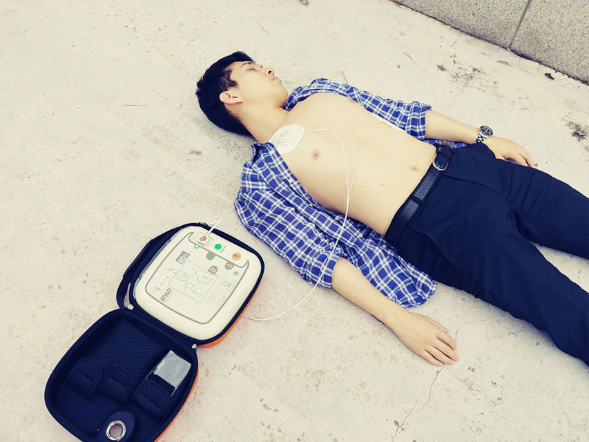 Defibrillatore semiautomatico I-PAD CU-SP1 con borsa omaggio