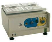Agitatore a vibrazione rotatoria per microtiter mod. 715 + è predisposto per contenere fino a 8 piastre