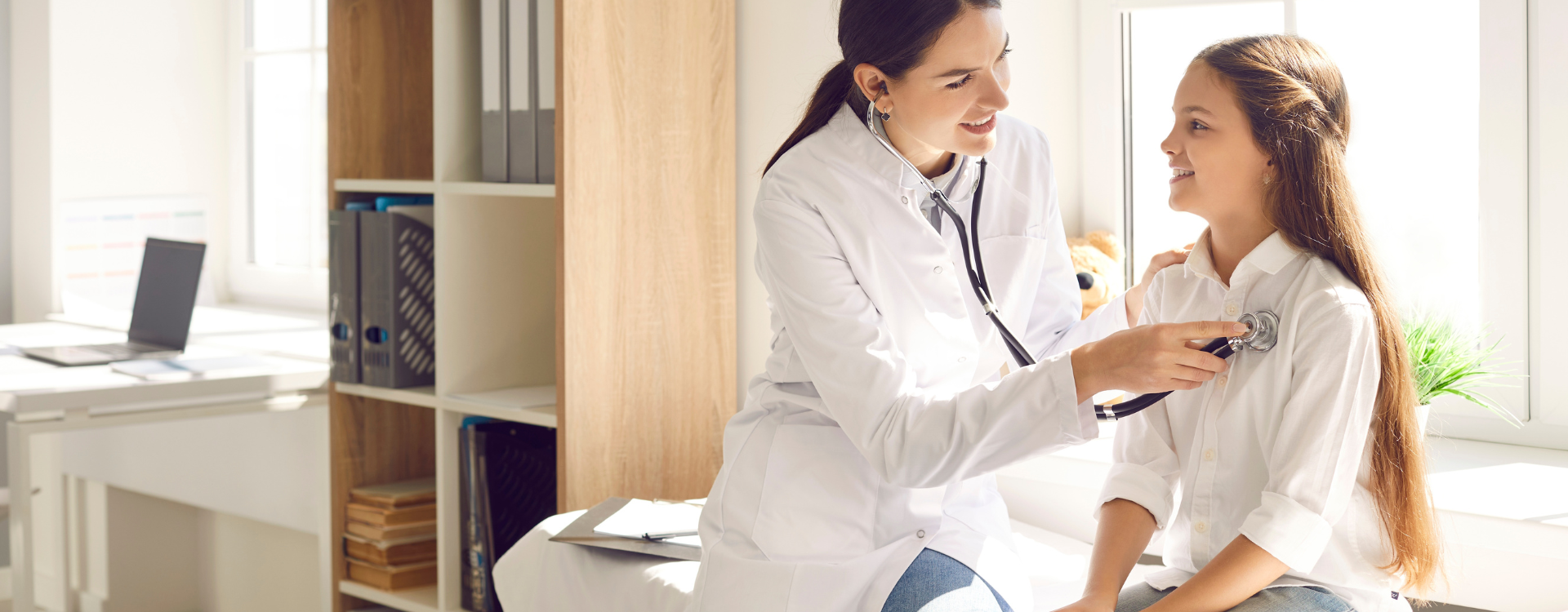 Stetoscopio medico con bambina